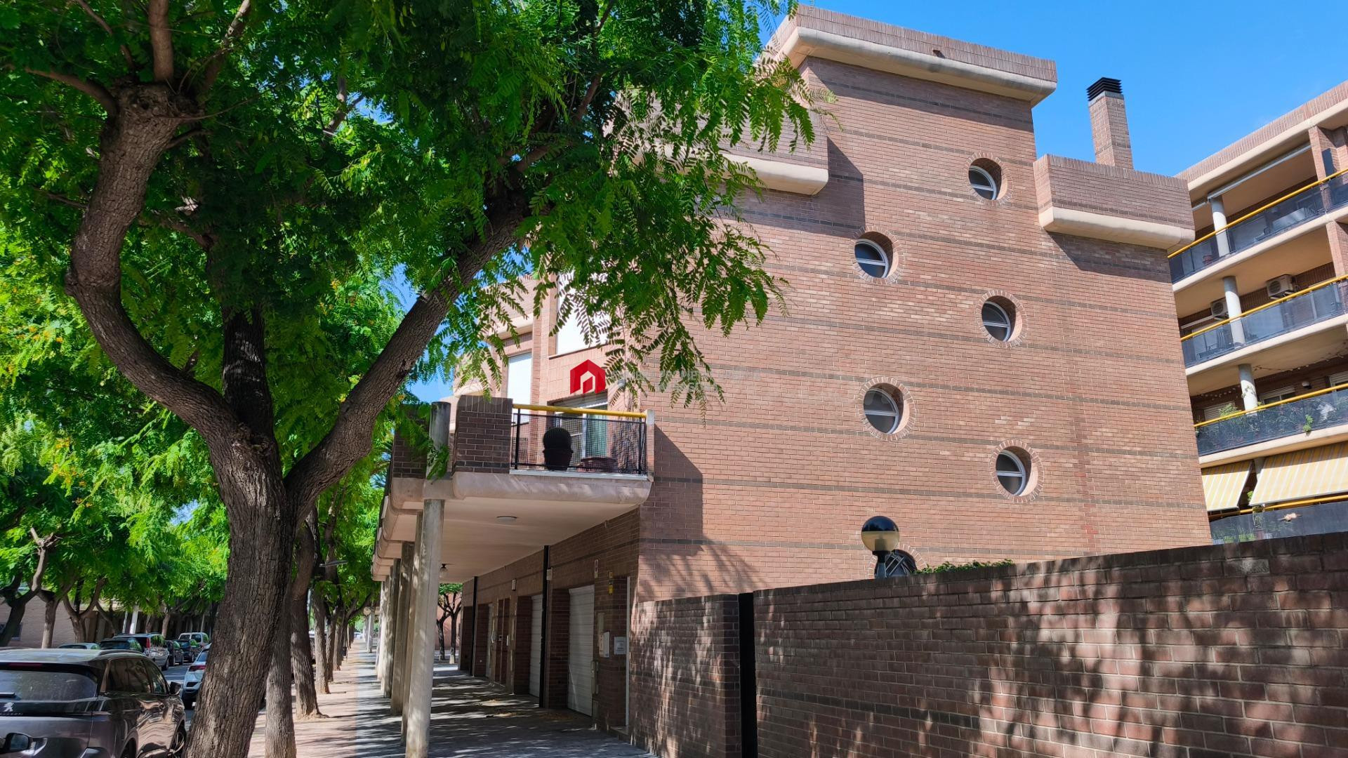 En venta vivienda unifamiliar en la urbanización Voraparc de Tortosa