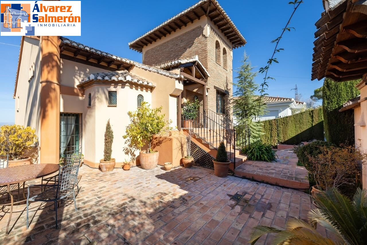 GRAN CASA CON PISCINA EN COLINAS BERMEJAS, MONACHIL