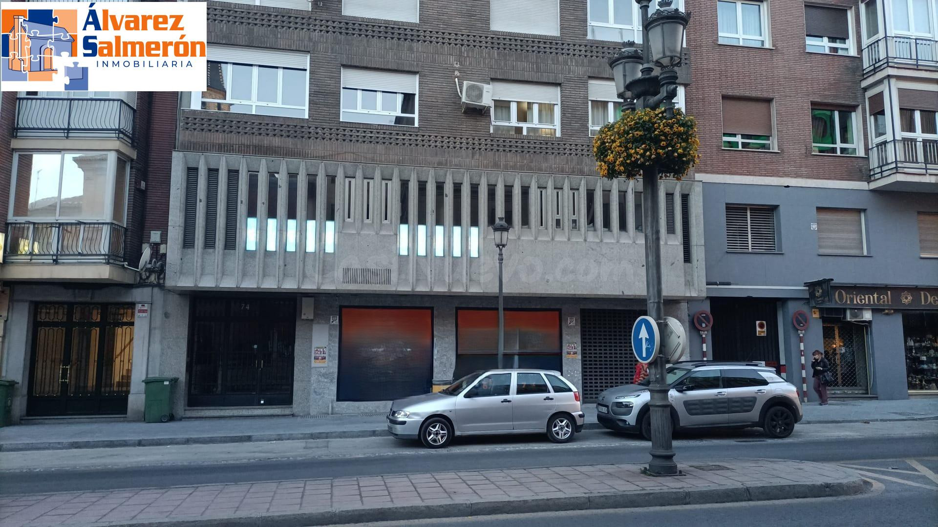 ¡Local en Acera del Darro frente al Corte Inglés!