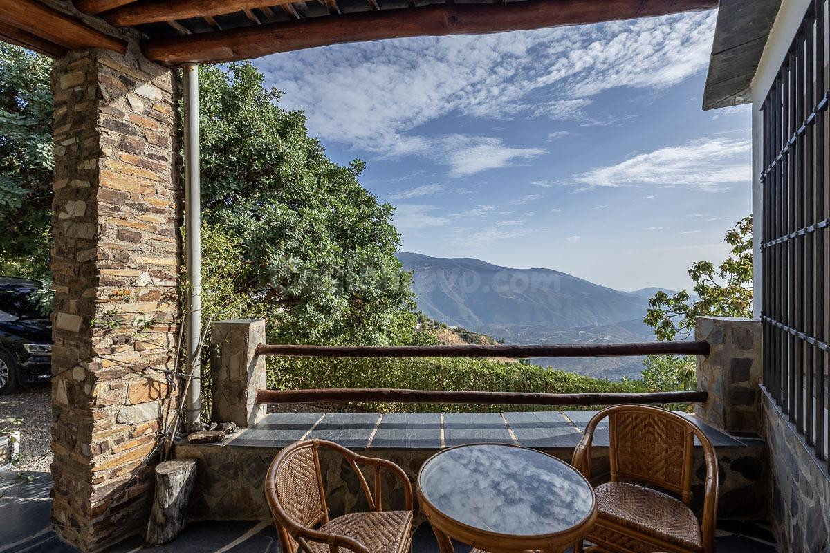 FANTASTICA CASA CON ENCANTO Y PARCELA EN CAÑAR, LA ALPUJARRA