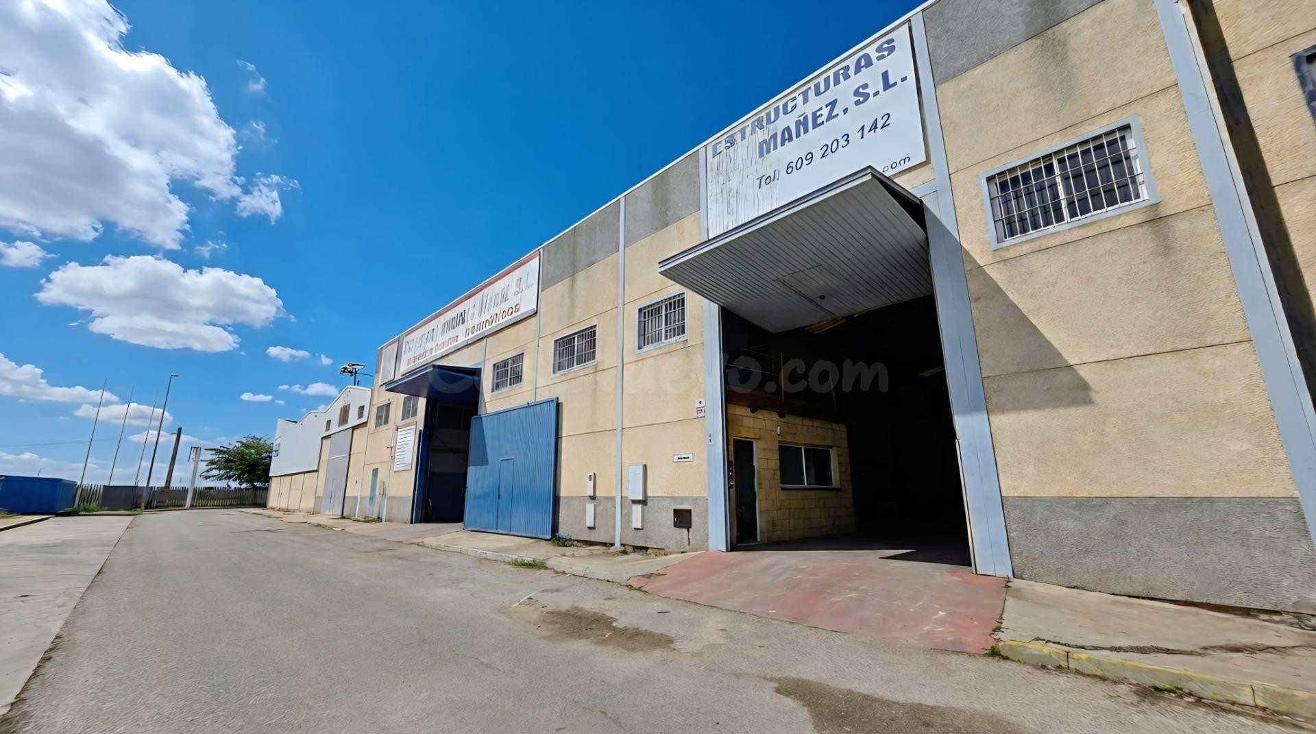 NAVE INDUSTRIAL EN VENTA EN LA BARCA DE LA FLORIDA (JEREZ) | 265 M2 | OFICINA Y ALTILLO