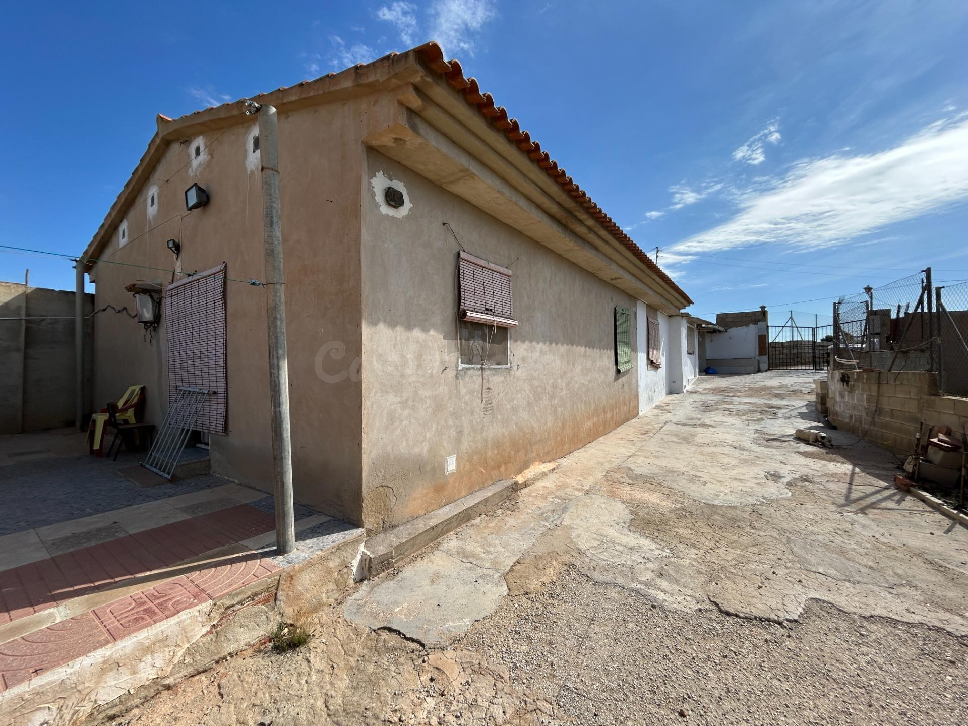 Finca con encanto en El Pla (Novelda): 4.500m2 de libertad a un paso del centro.