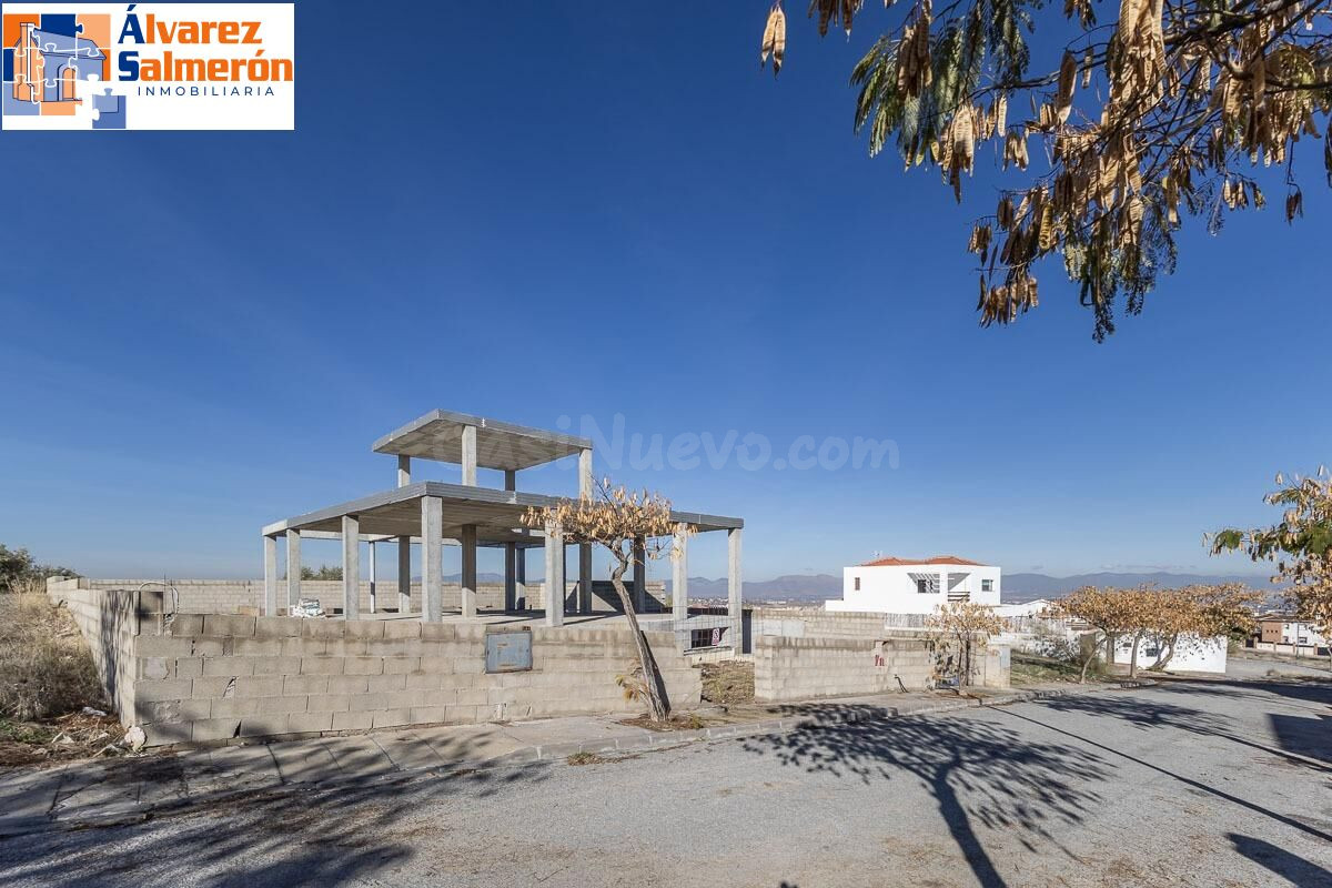 Parcela exclusiva con estructura de Chalet independiente y piscina en Urb. El Montecillo, Las Gabias