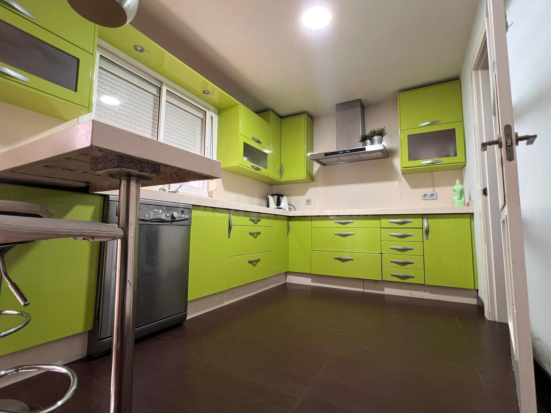 CASA EN PLENO CENTRO DE LOS BARRIOS - foto 4