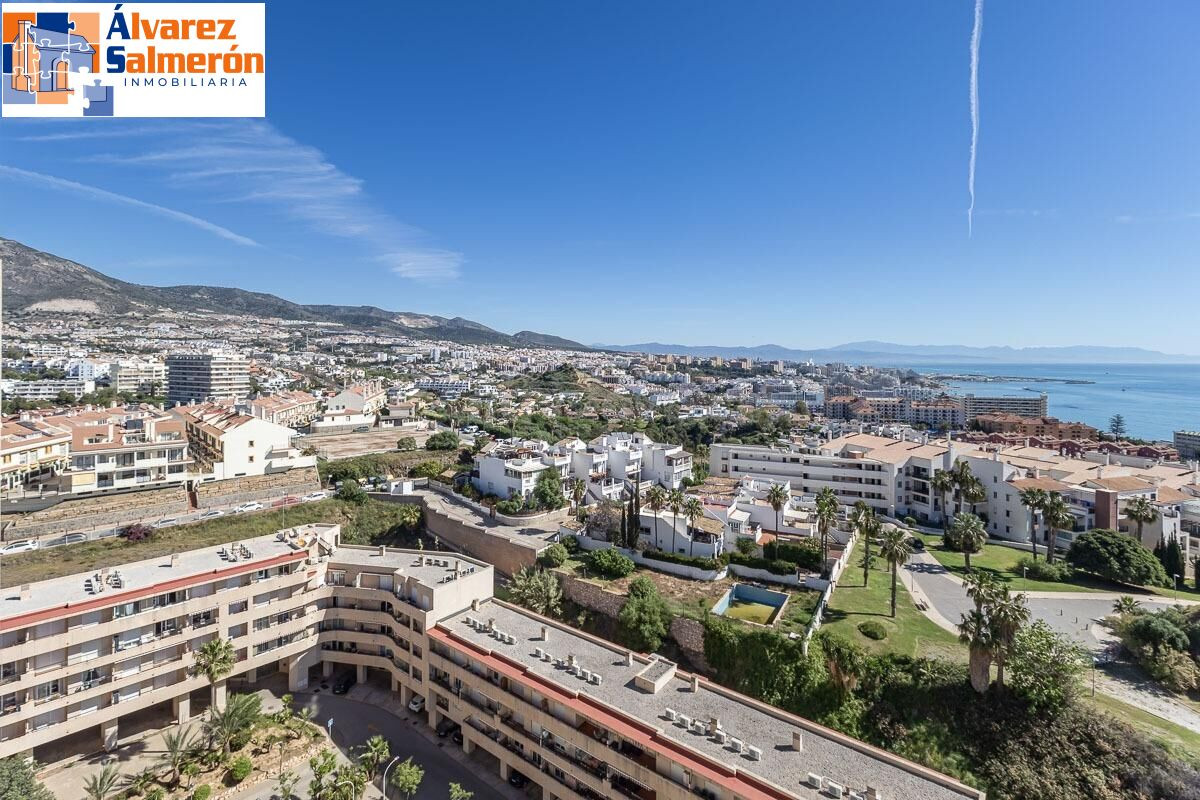 EXCLUSIVA PROPIEDAD CON VISTAS DESPEJADAS AL MAR EN EDIFICIO COLOSO, TORREQUEBRADA