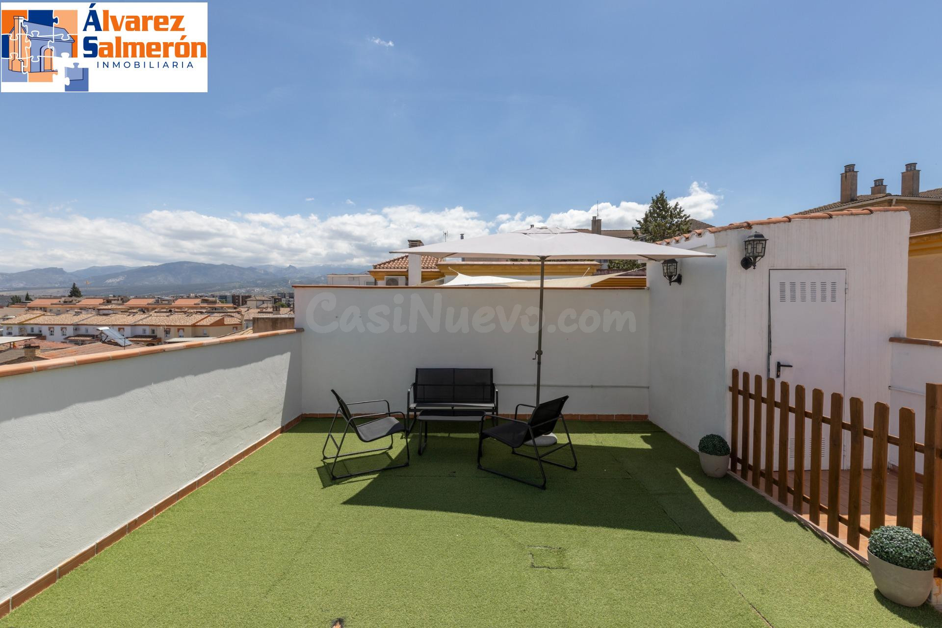 Ático con gran terraza y garaje en el centro de Alhendín – luz, vistas y comodidad