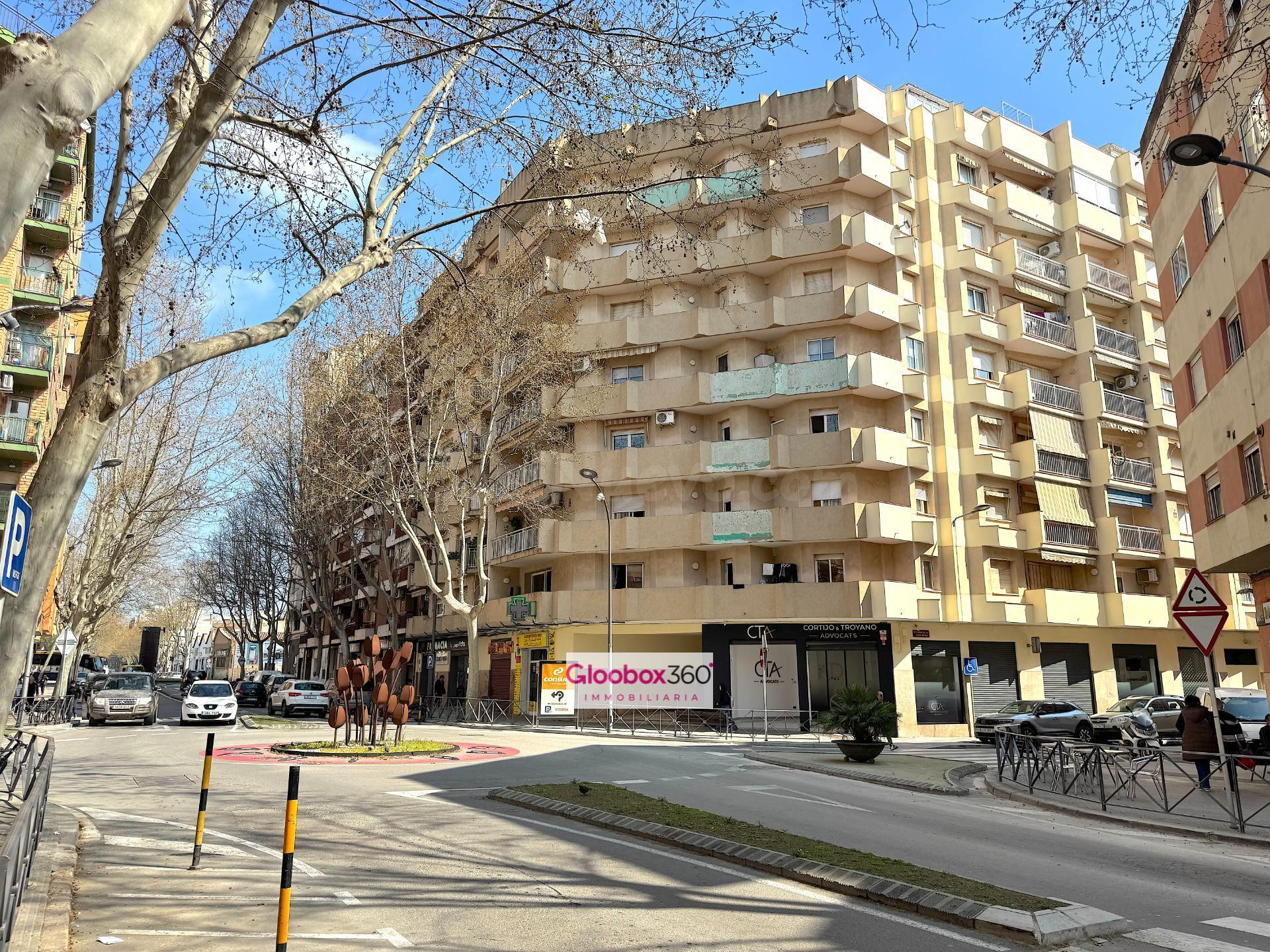 Amplio piso de 126 m2 con 5 habitaciones, terraza y ascensor - foto 4