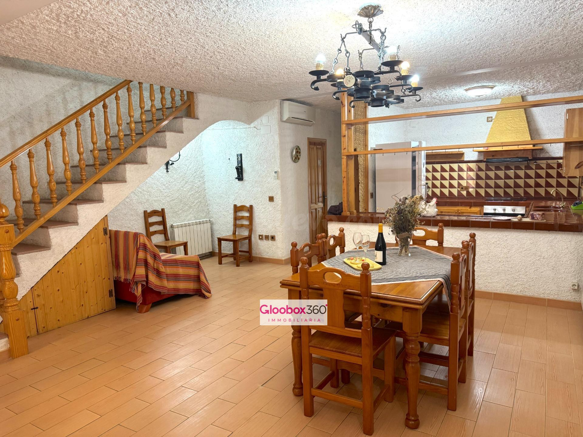 Casa de pueblo en Gratallops (Priorat) con licencia turística, garaje y terraza – 180 m2, 6 habitaciones