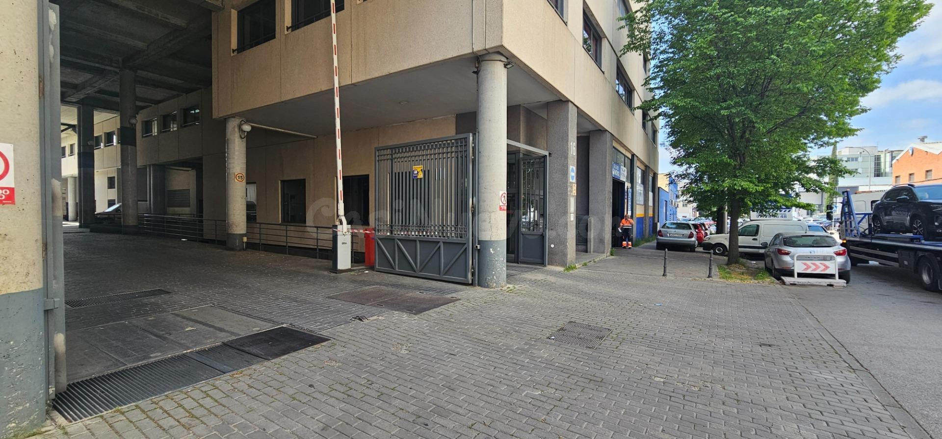Local comercial 693m² en venta - Ensanche de Vallecas - La Gavia
