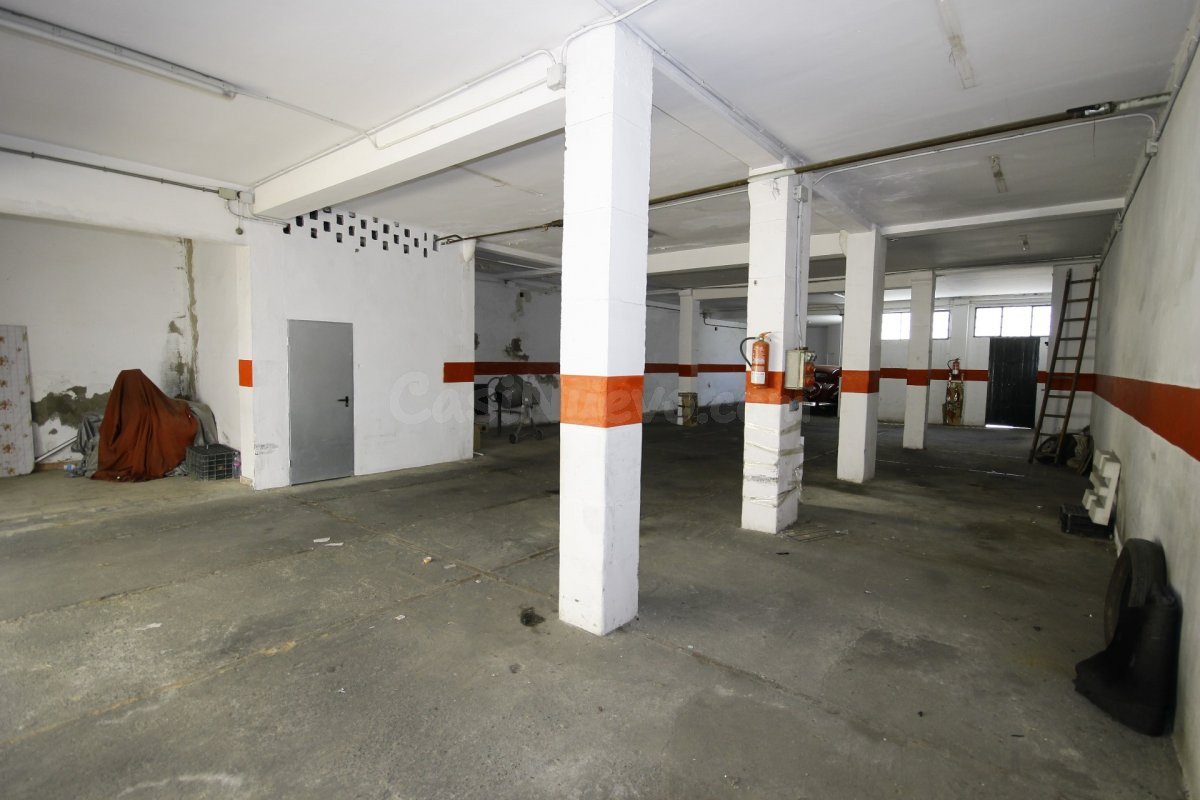 Local comercial zona centro con plazas de garaje