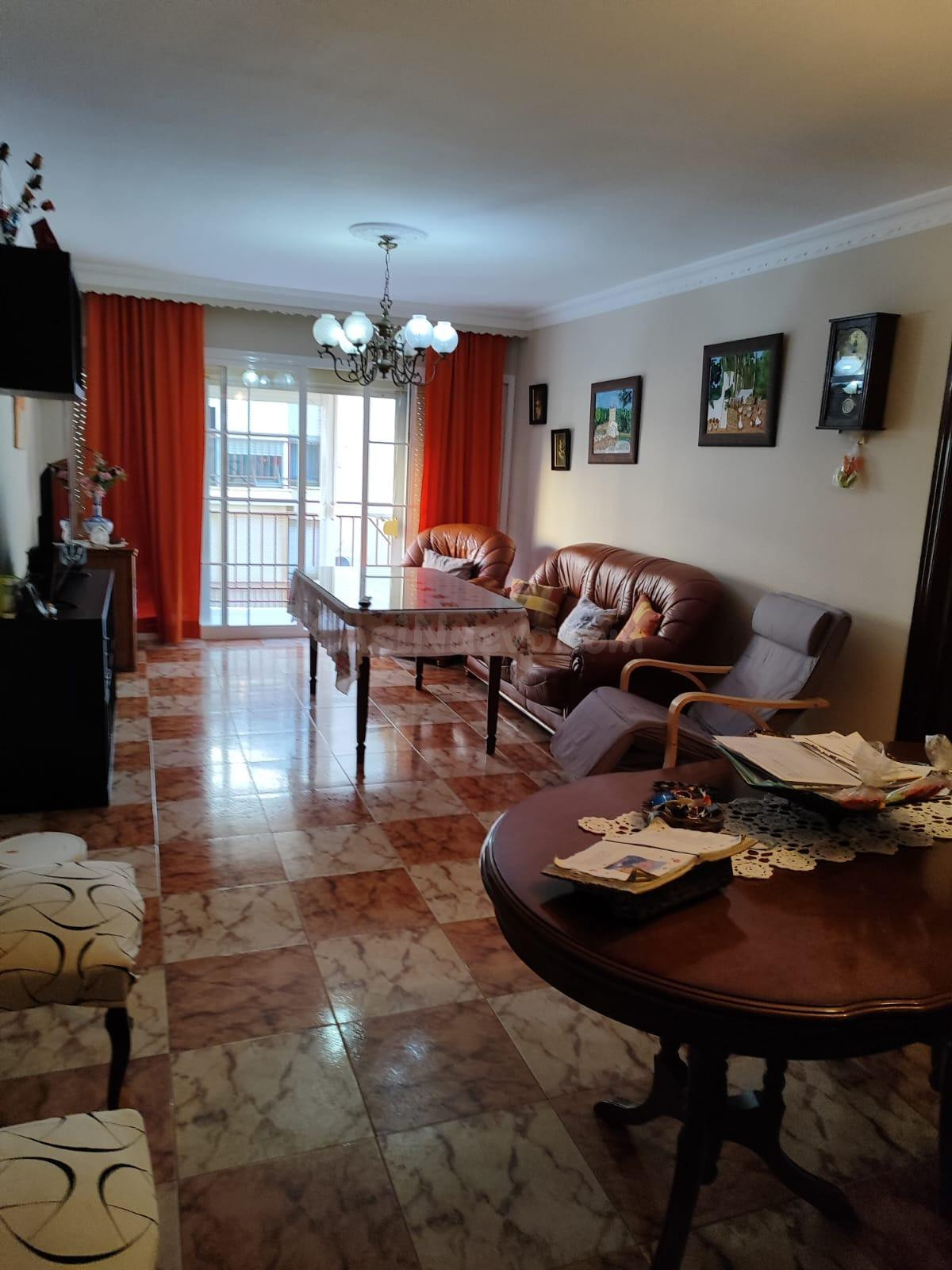 Amplio piso de 4 dormitorios con parking