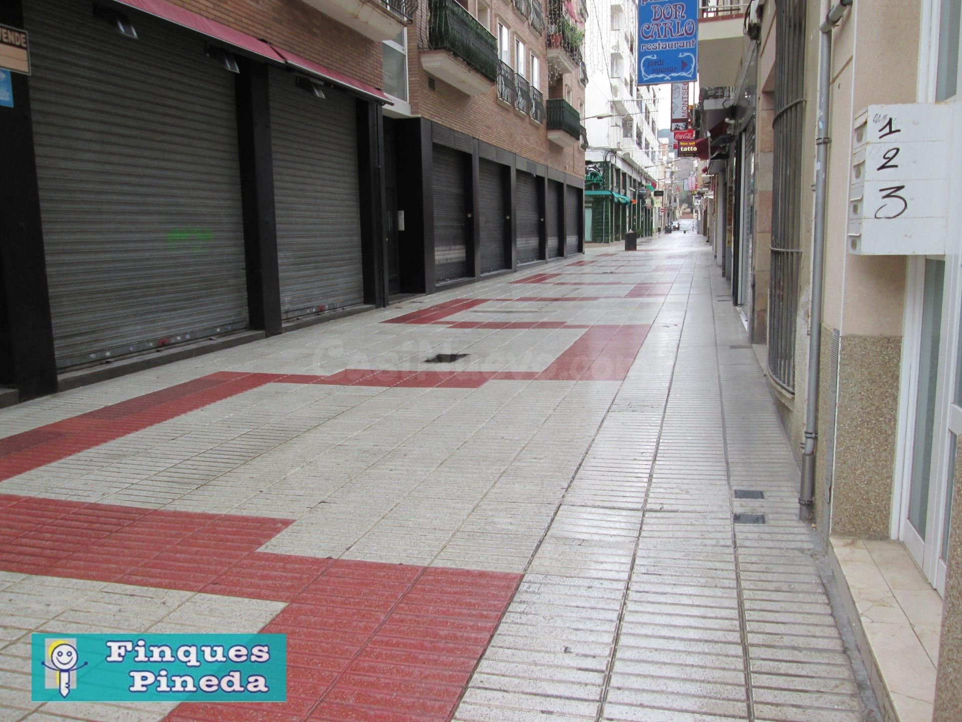 Local comercial seminuevo en el centro de Calella de 176 m2 muy bien situado