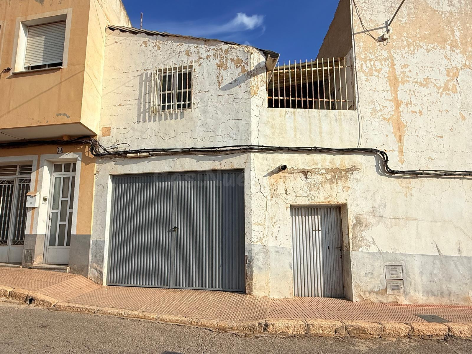 Oportunidad de Inversión: Casa Solar en Totana cerca del Mercadona