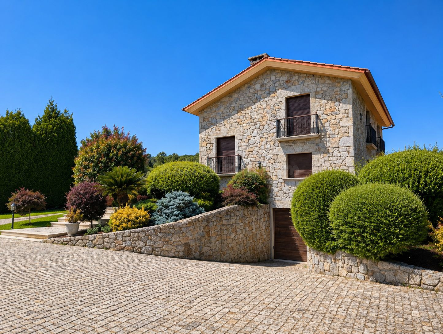 Una forma excepcional de vivir junto a Portugal: piscina, jardín y espacios únicos