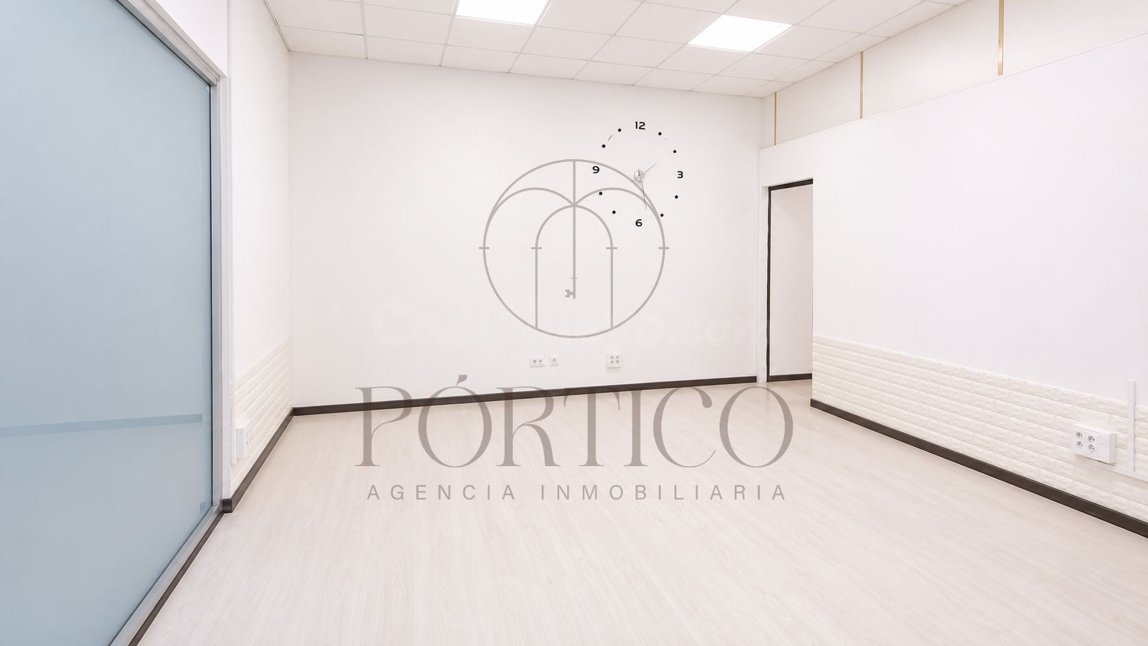 ¡Impecable y listo para entrar! Local comercial céntrico en O Porriño