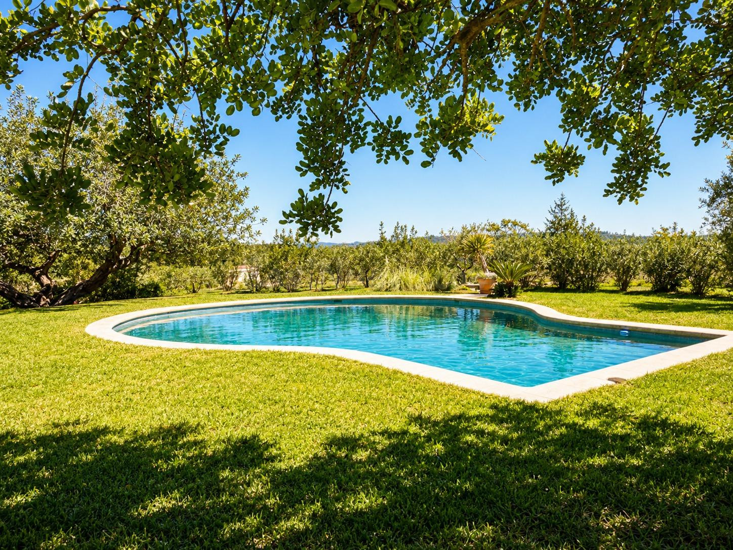 ## FINCA RÚSTICA CON PISCINA Y AUTÉNTICO CARÁCTER MALLORQUÍN EN MARRATXÍ — MÁS DE 21.000 m2 DE PARCELA