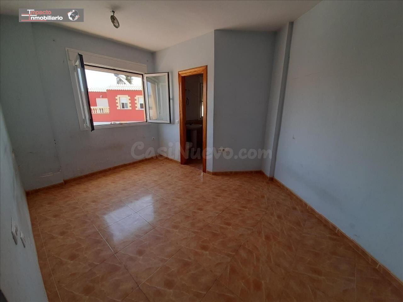 Amplio y Luminoso Piso en Roquetas de Mar por Solo 90,000€