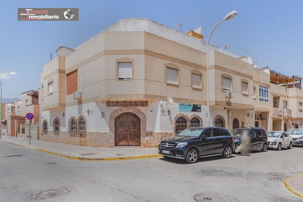 Amplio Local Comercial en Las Norias, El Ejido - Ideal para Inversores