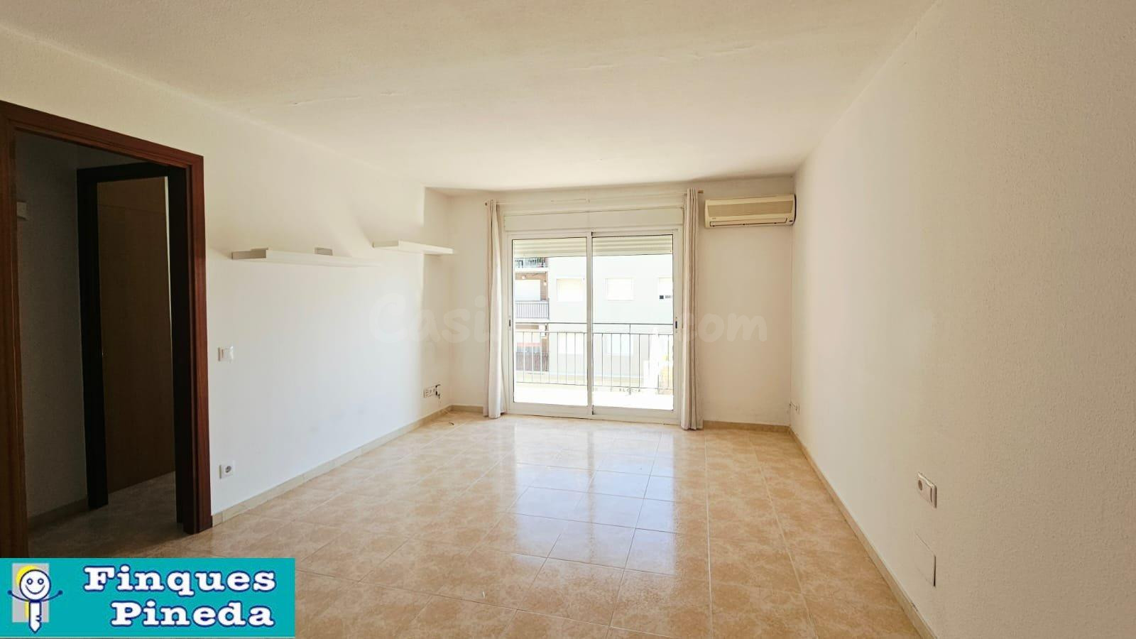 ACOGEDOR PISO EN PINEDA DE MAR