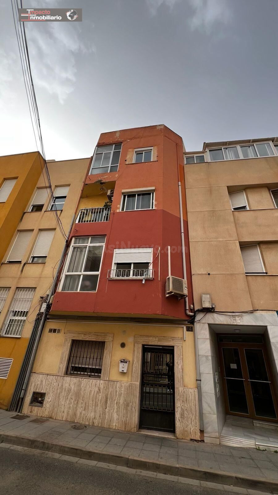 Amplio Piso en Avda. Santa Isabel - Oportunidad para Reformar