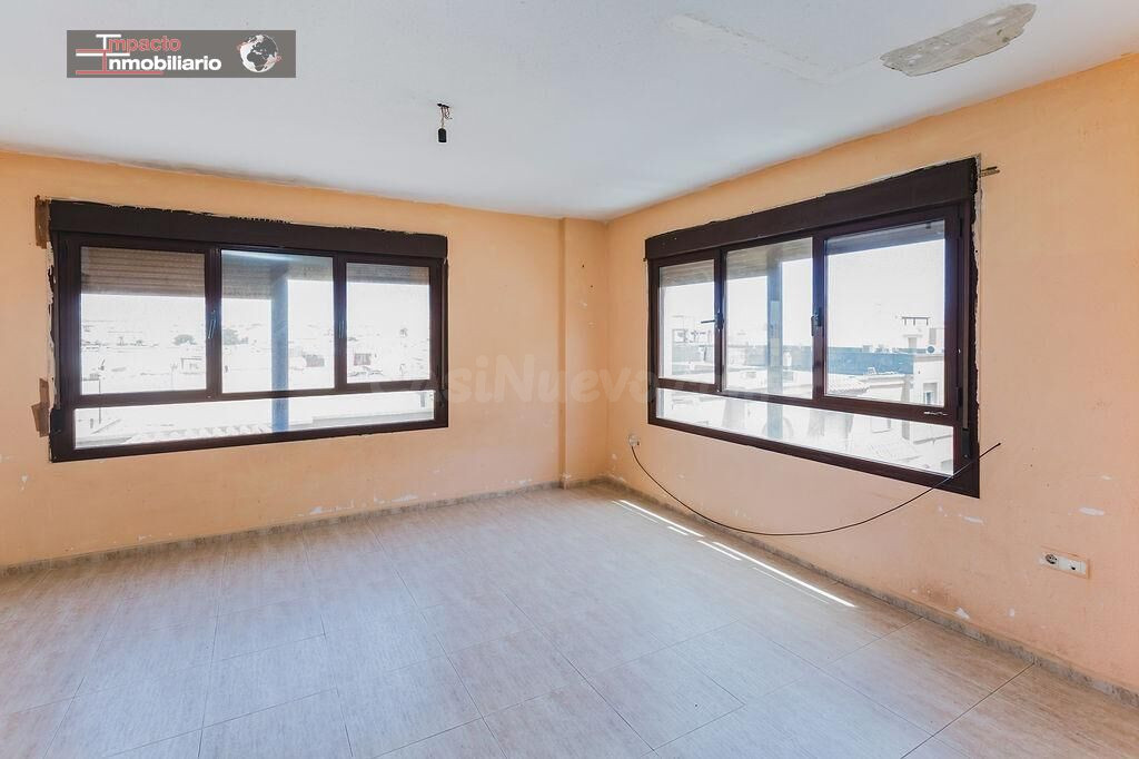 Piso en El Ejido - Oportunidad para Reformar por €68,999.99