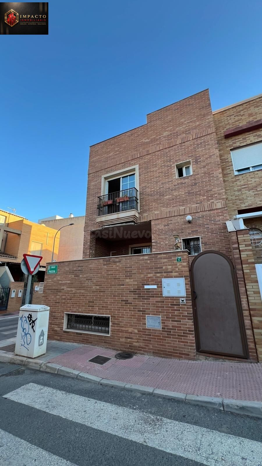 Amplio Chalet en Huercal de Almería con Piscina y Vistas
