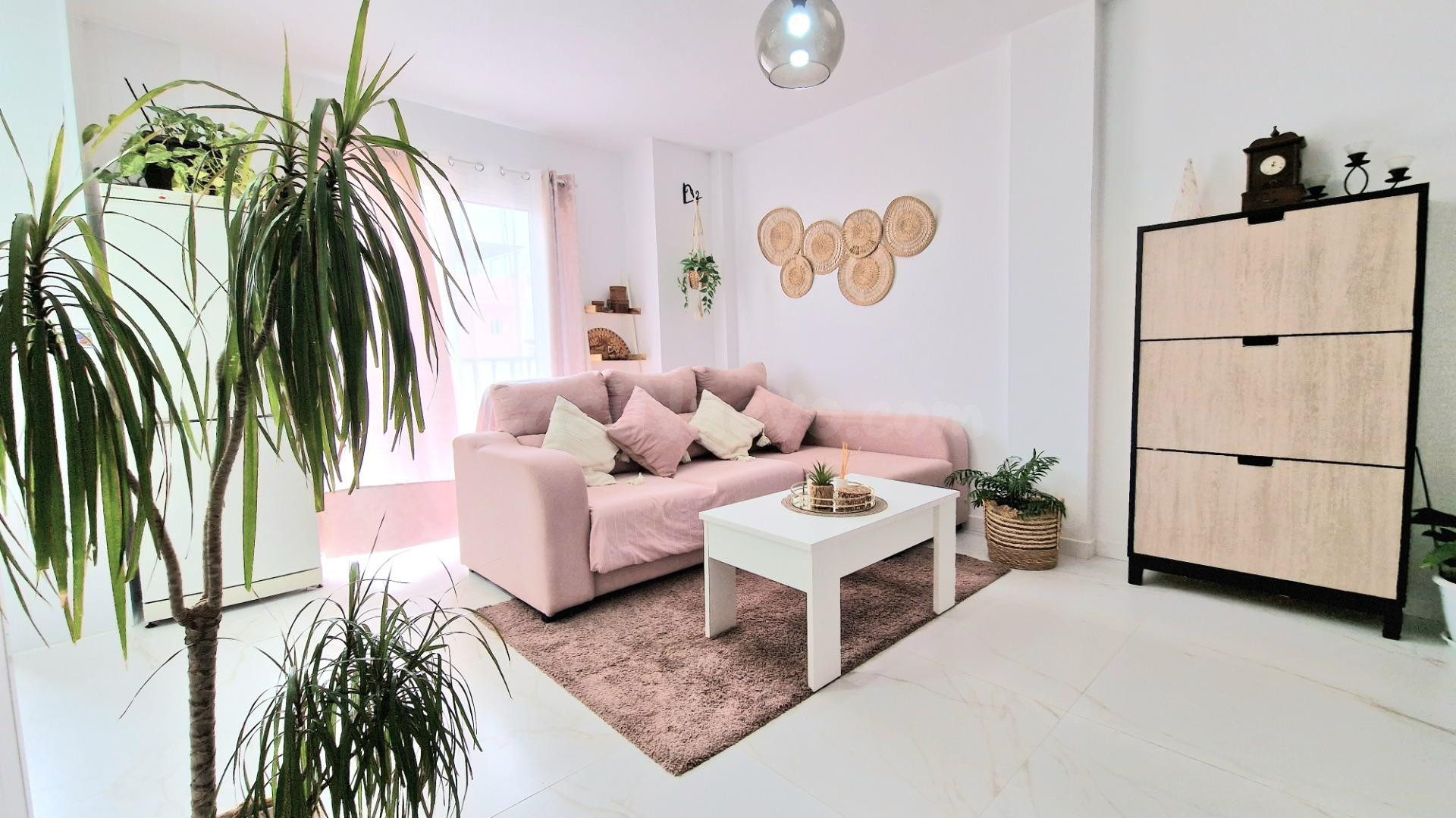 Moderno Apartamento en el Corazón de Las Lagunas, Mijas por solo €193.000
