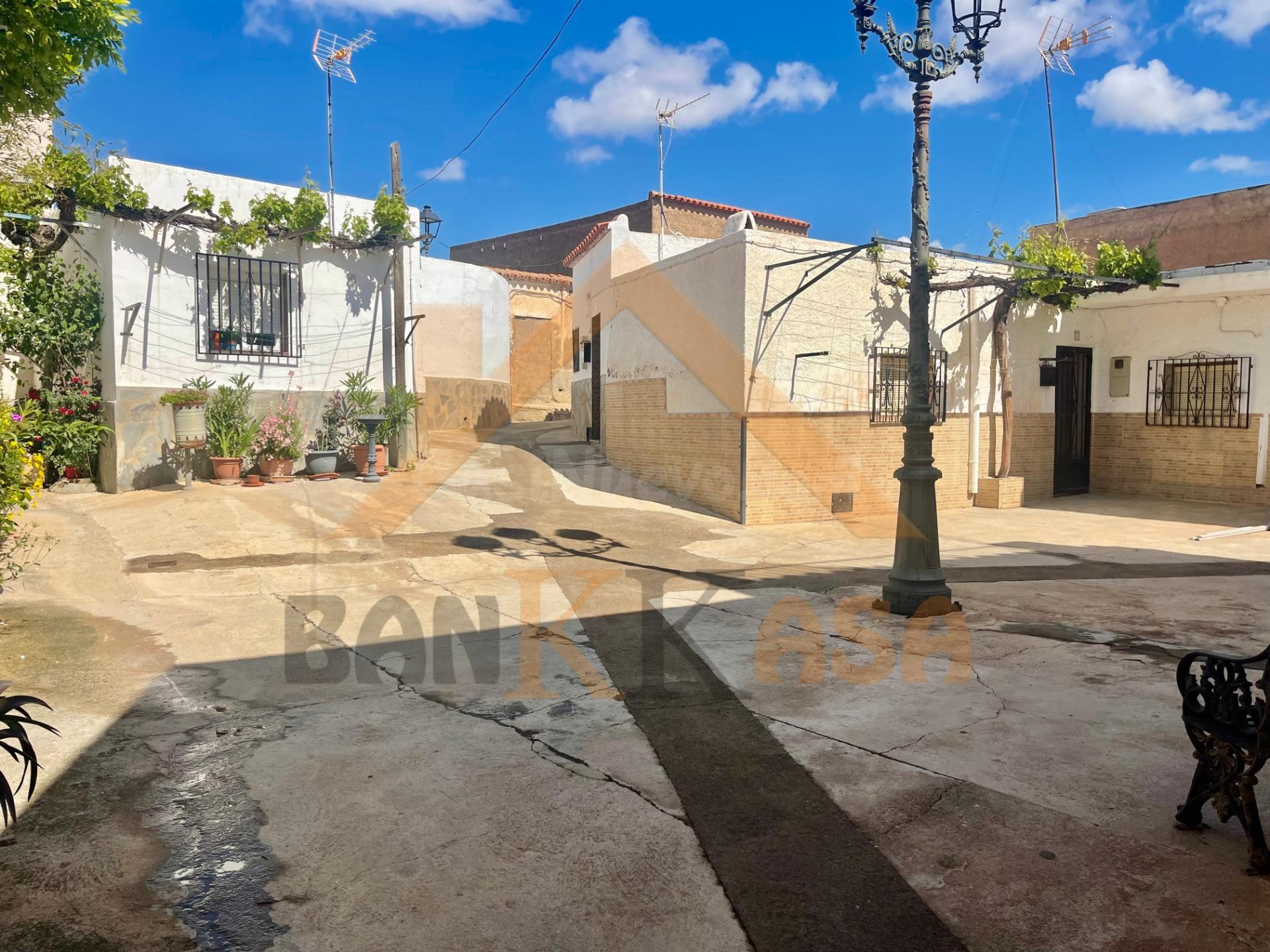 CASA 2 PLANTAS SEMI REFORMADA EN FIÑANA - foto 4