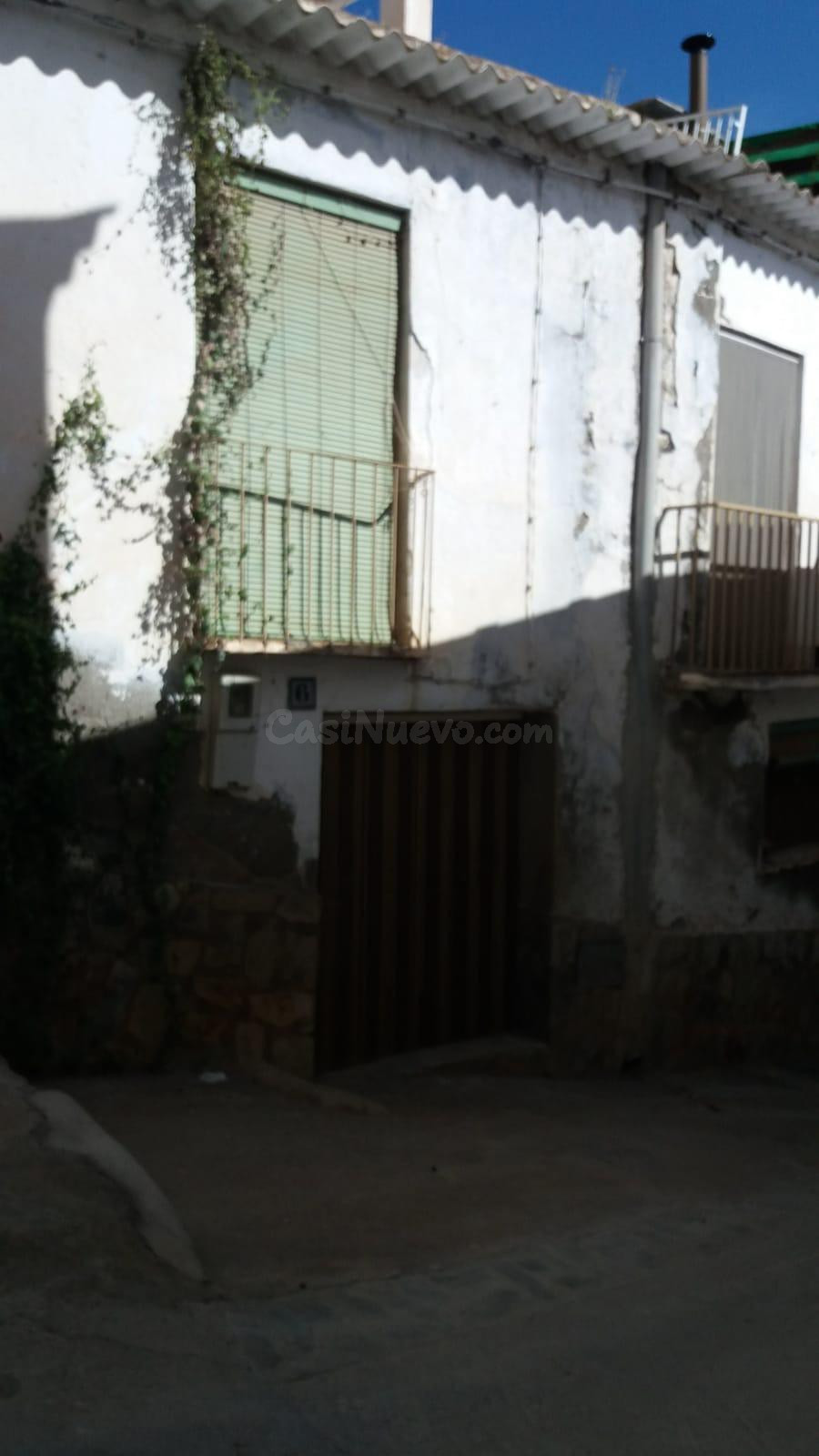 CASA DE 3 PLANTAS PARA REFORMAR EN LAROLES