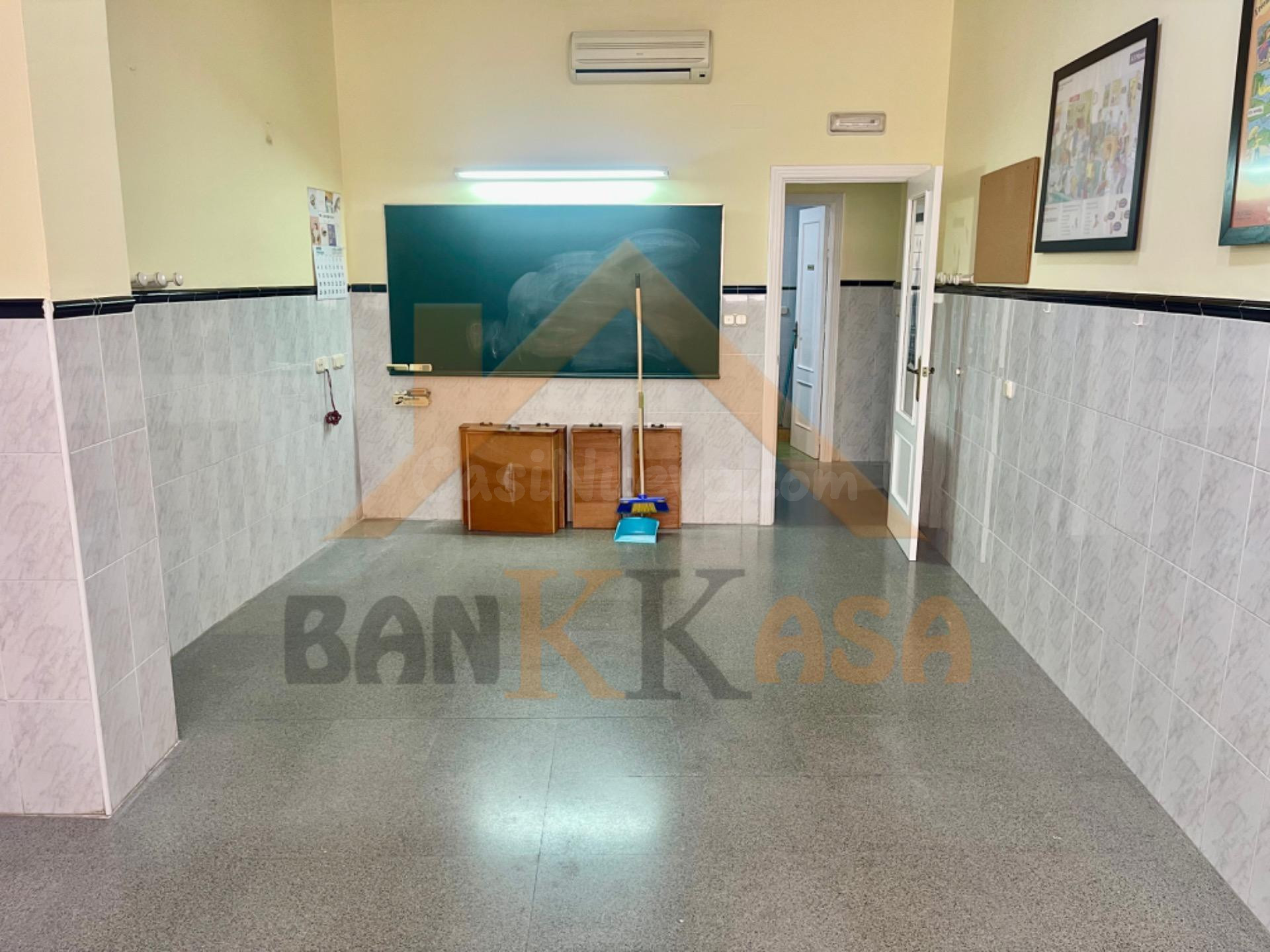 ¡Oportunidad en el Centro de El Ejido! Local de 83m2 ideal para Academia o Centro de Formación