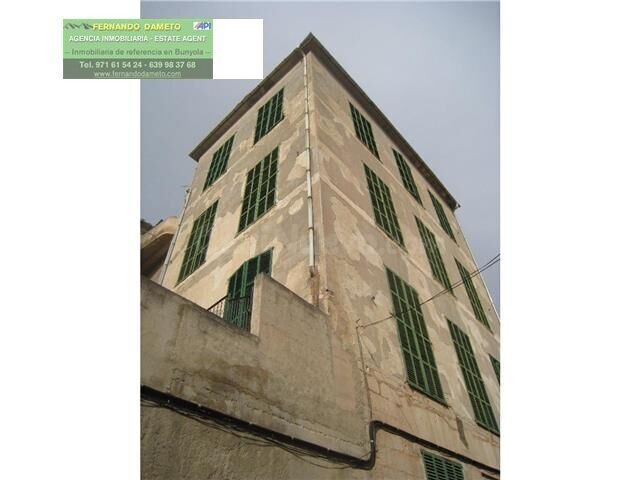 Edificio singular en venta en el centro de Sineu