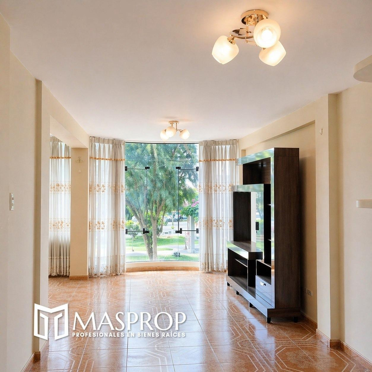 CASA DE 3 PISOS EN VENTA – CONJ. HAB. LAS BUGANVILLAS | CERCADO DE TACNA