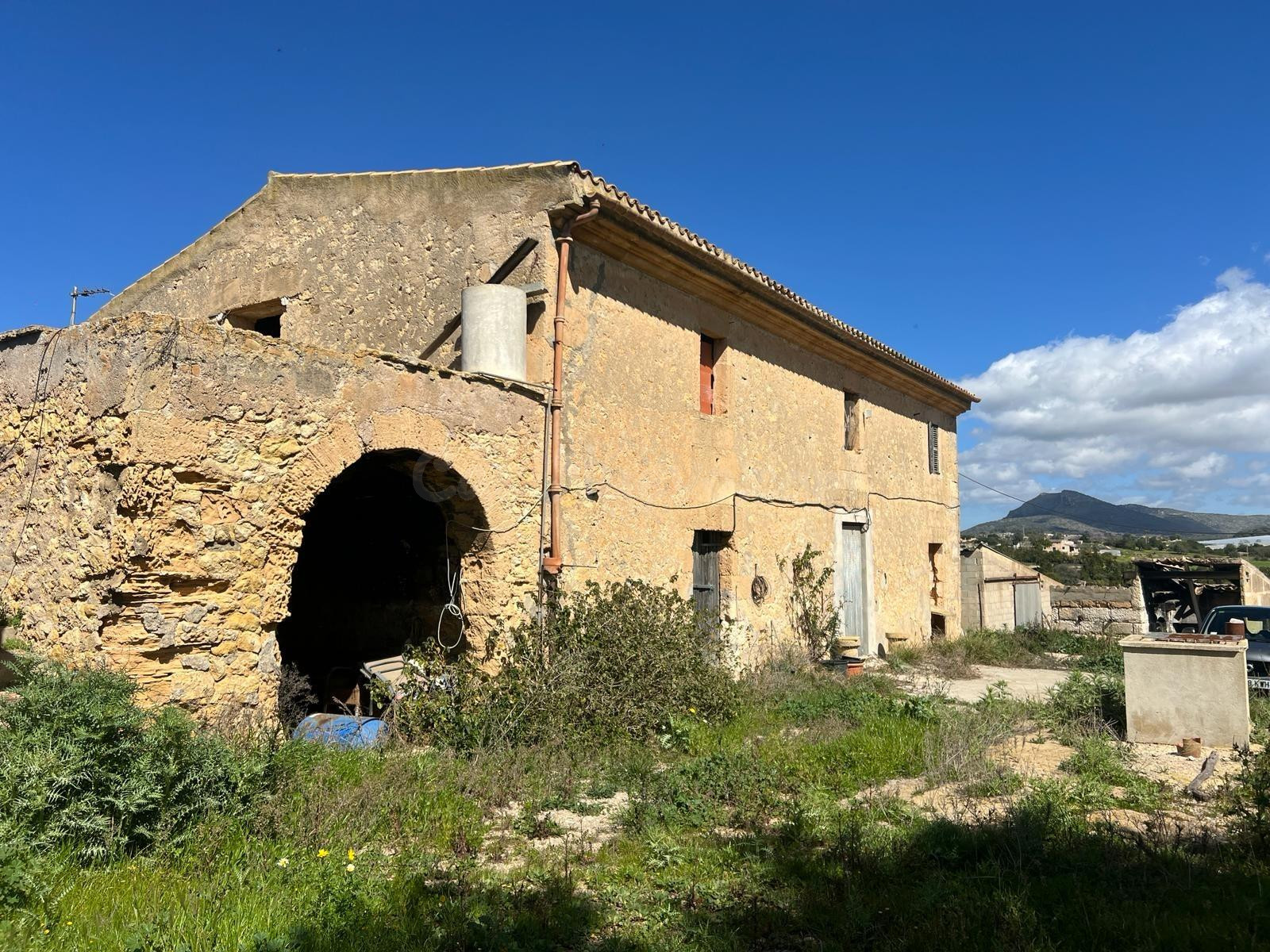 OPORTUNIDAD GRAN FINCA RUSTICA CON CASA TIPICA MALLORQUINA, CON LUZ Y AGUA
