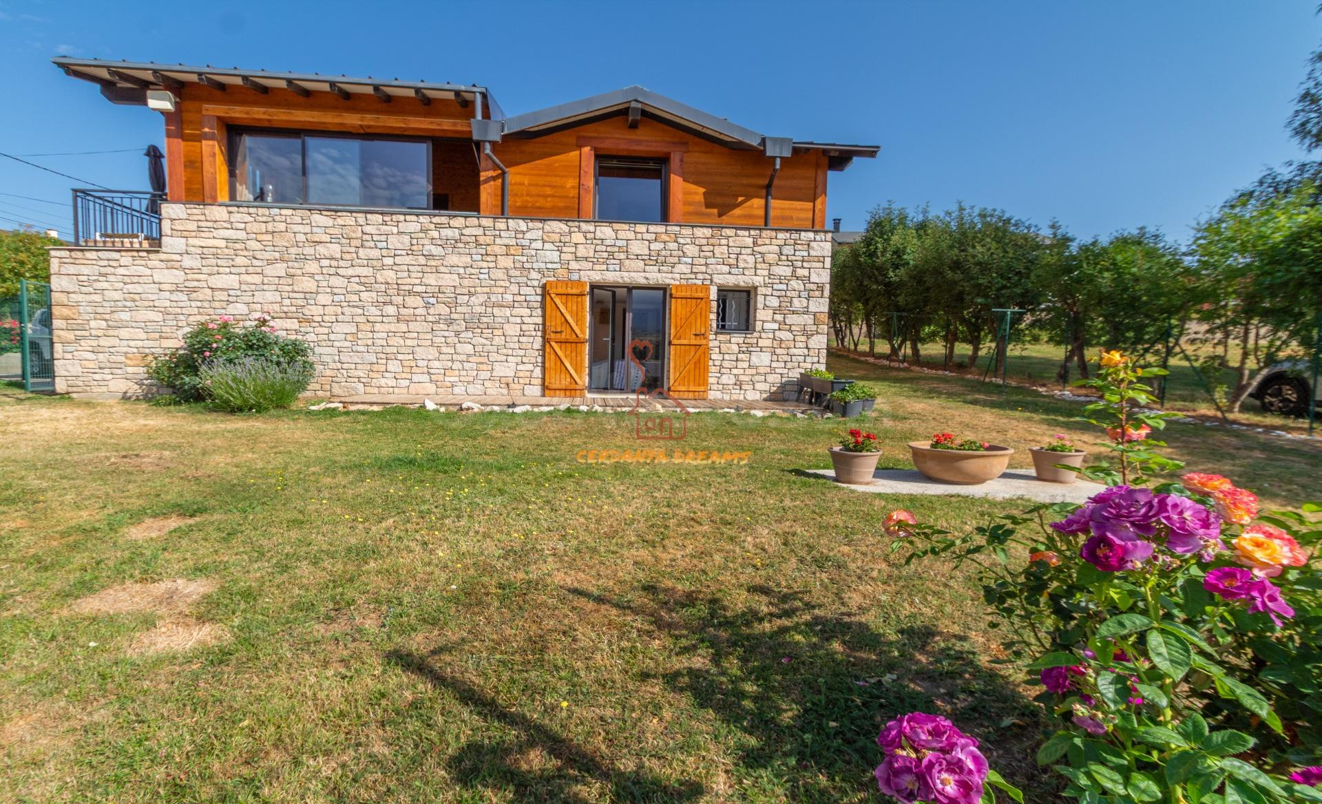 Exclusivo Chalet en La Cabanasse con Vistas Despejadas y Orientación Sur