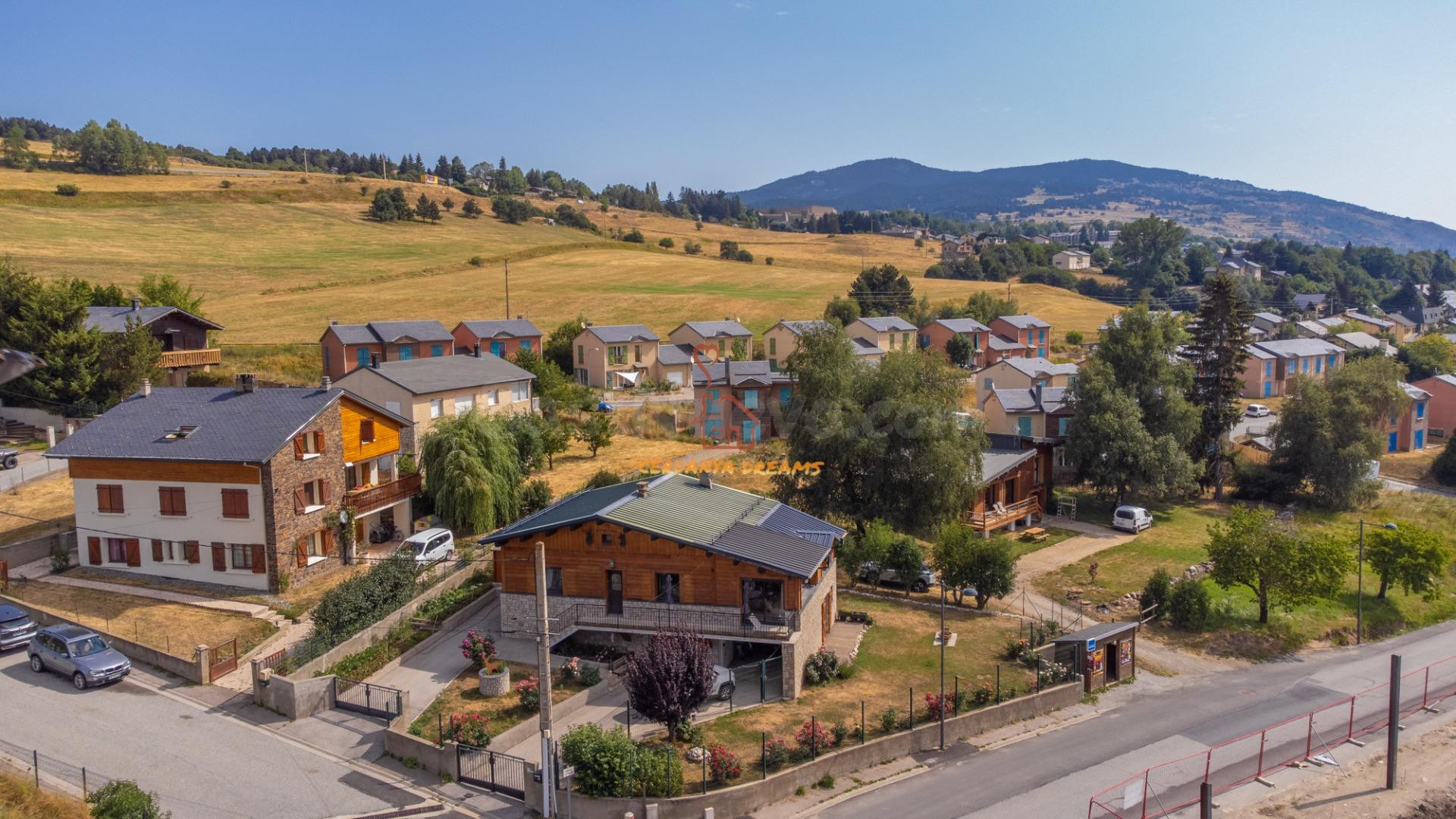 Exclusivo Chalet en La Cabanasse con Vistas Despejadas y Ori - foto 4