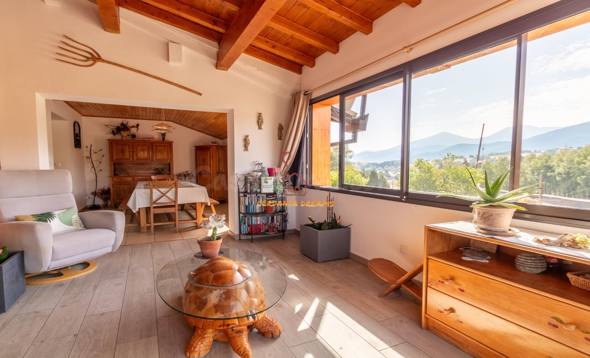 Exclusivo Chalet en La Cabanasse con Vistas Despejadas y Ori - foto 5
