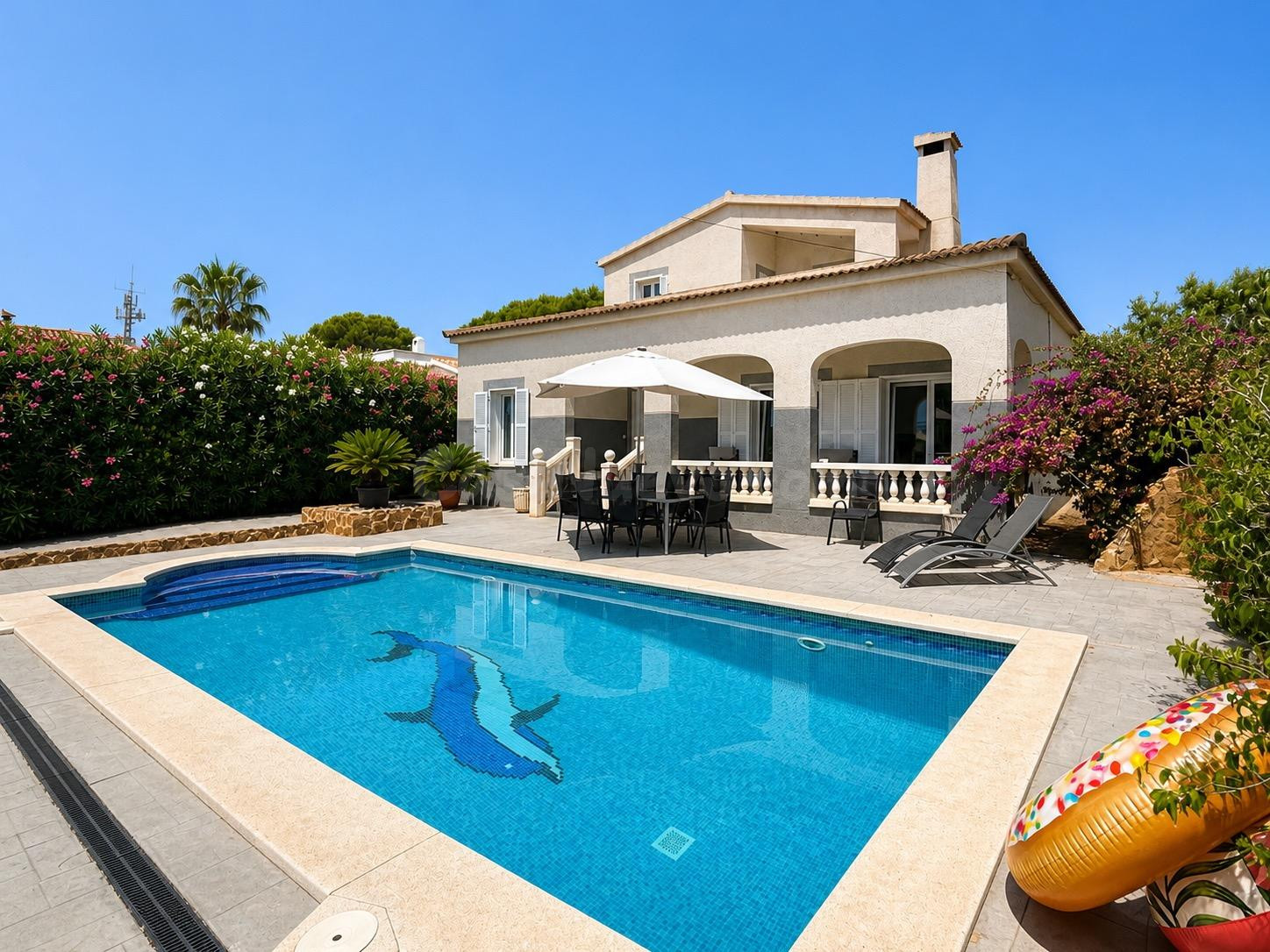 VILLA CON LICENCIA ETV PARA 8 PERSONAS: UNA OPORTUNIDAD ÚNICA DE INVERSIÓN EN CALA PI