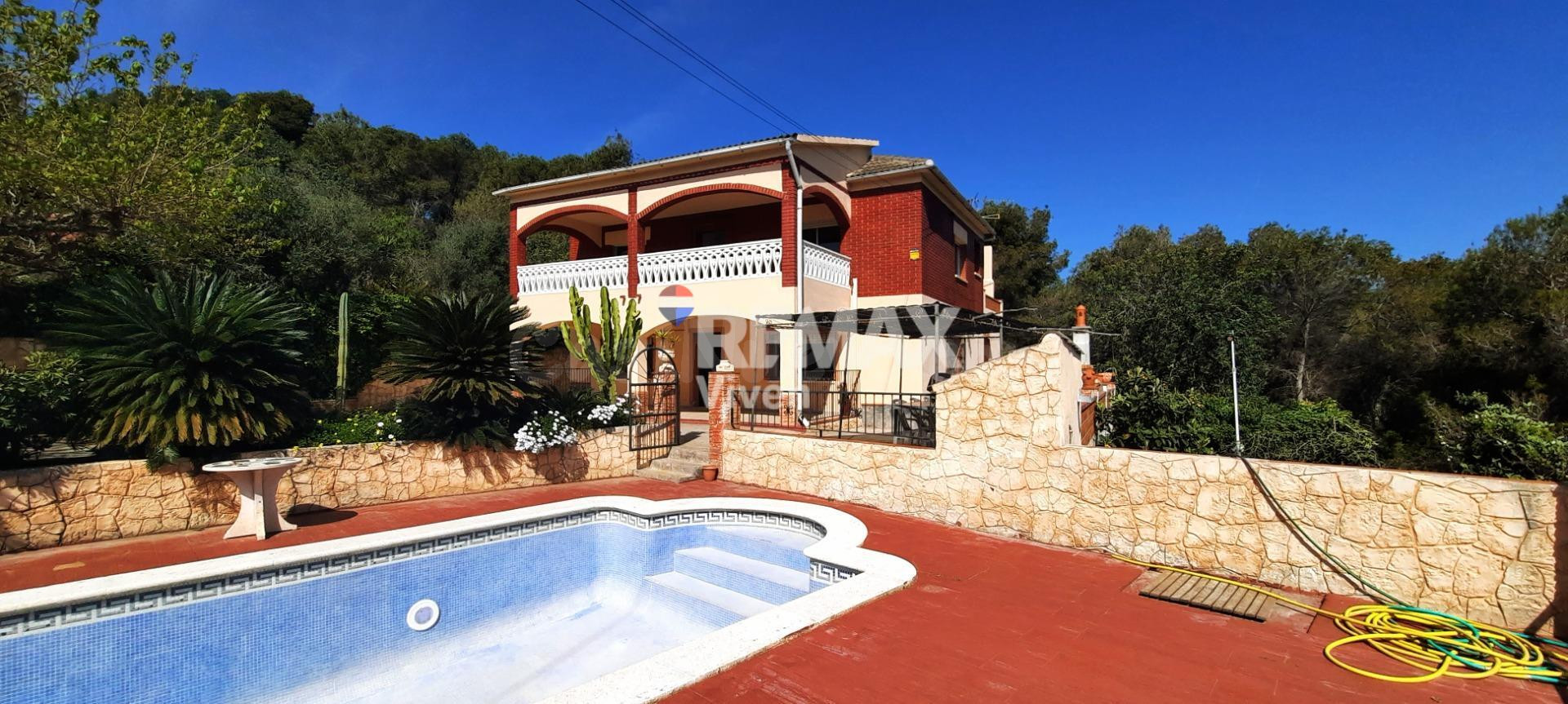 Chalet con piscina en Cubelles, déjalo a tu gusto