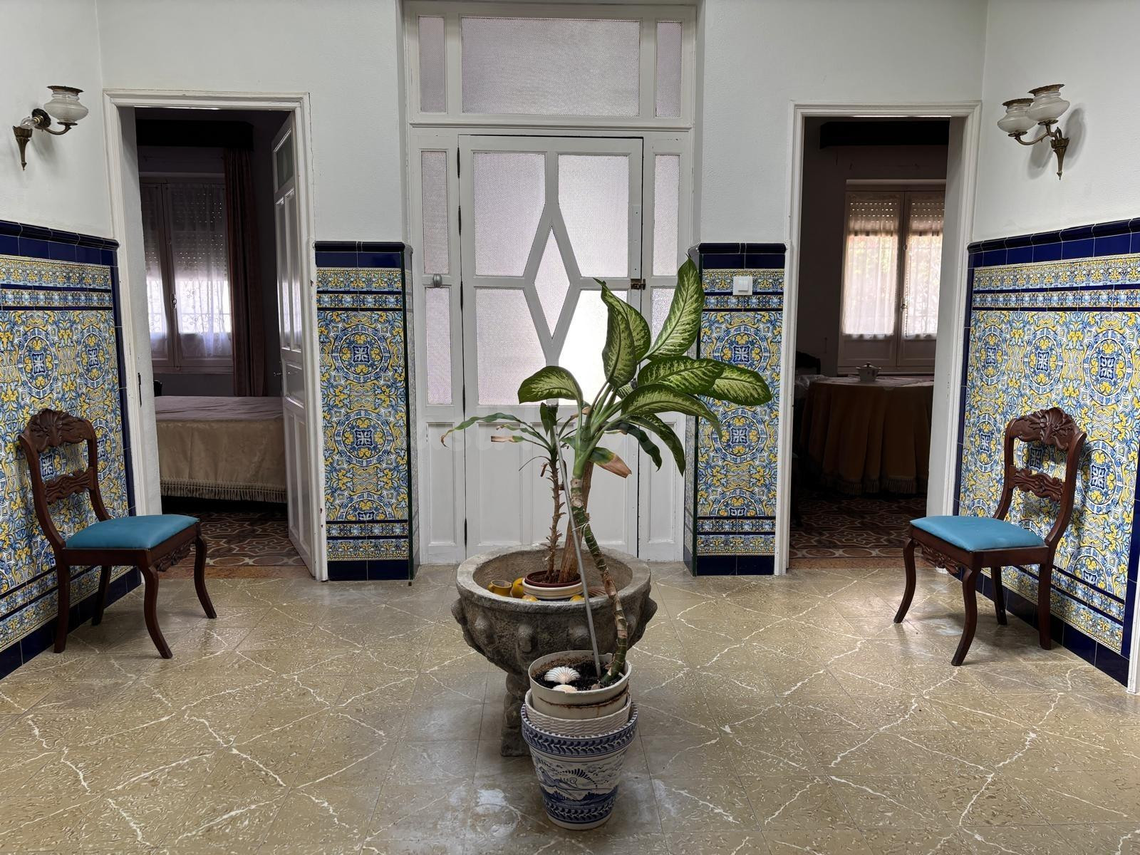 CASA SEÑORIAL EN PLANTA BAJA CON MUCHAS POSIBILIDADES