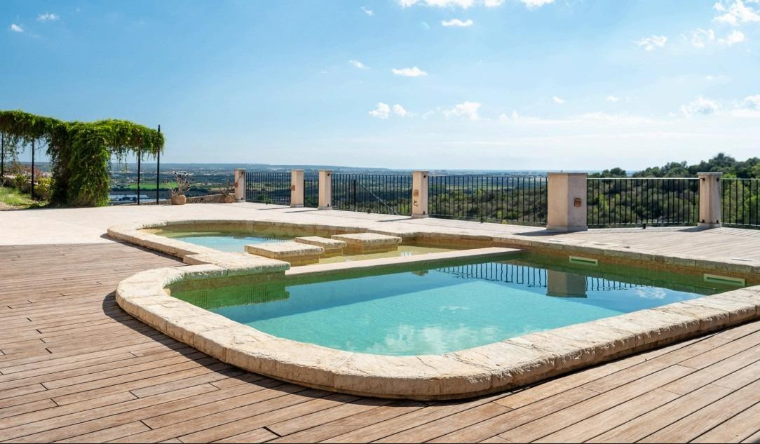 Exclusiva finca rústica (Palma) con parcela de más de 32.000 m2, jacuzzi, vistas infinitas a toda la isla, excelentes calidades