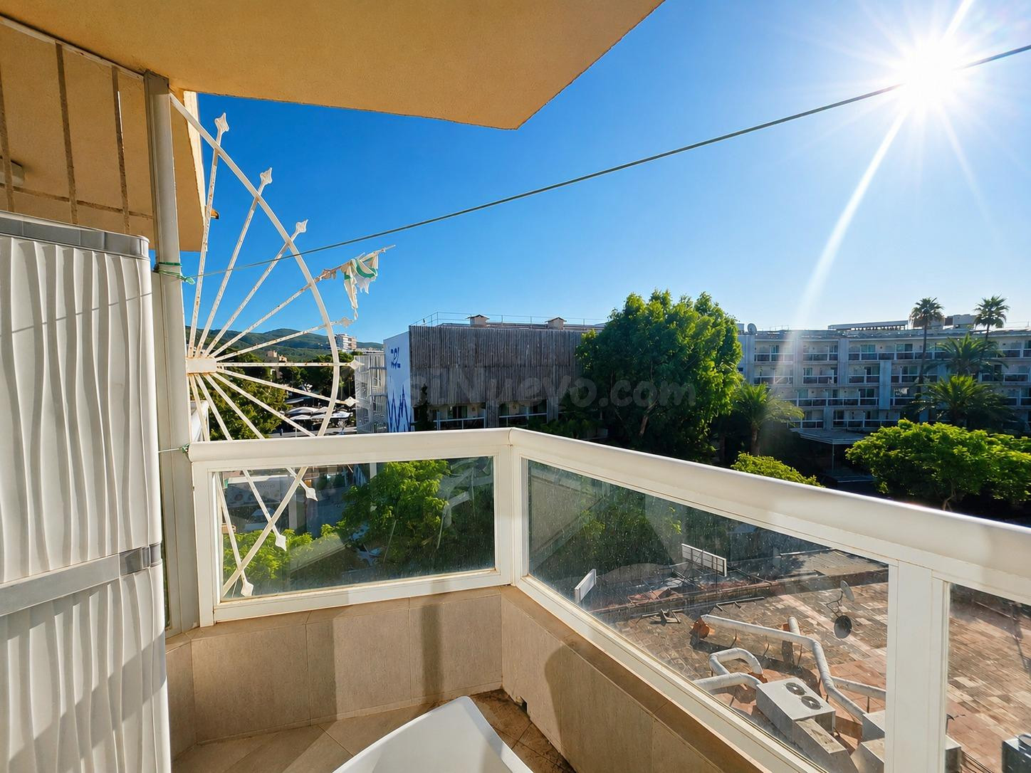 ESTUDIO EN PALMANOVA A 50 METROS DE LA PLAYA CON PISCINA, PARKING Y VISTAS DESPEJADAS