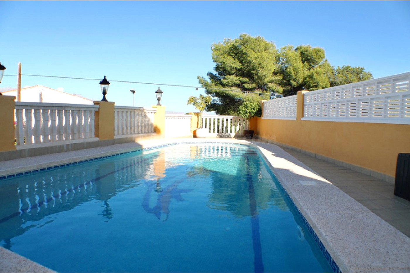 GRAN CHALET INDEPENDIENTE CON PISCINA PROPIA EN LA NUCIA