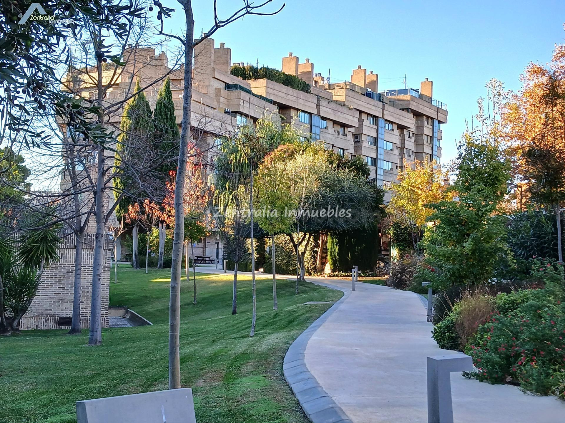 ATICO DÚPLEX, 2 PLAZAS GARAJE, 2 TRASTEROS Y AMPLIA TERRAZA