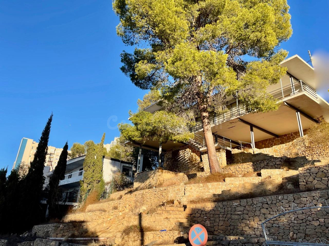 Chalet para reformar con proyecto para Villa de lujo y licencia, con vistas al mar, en Benidorm