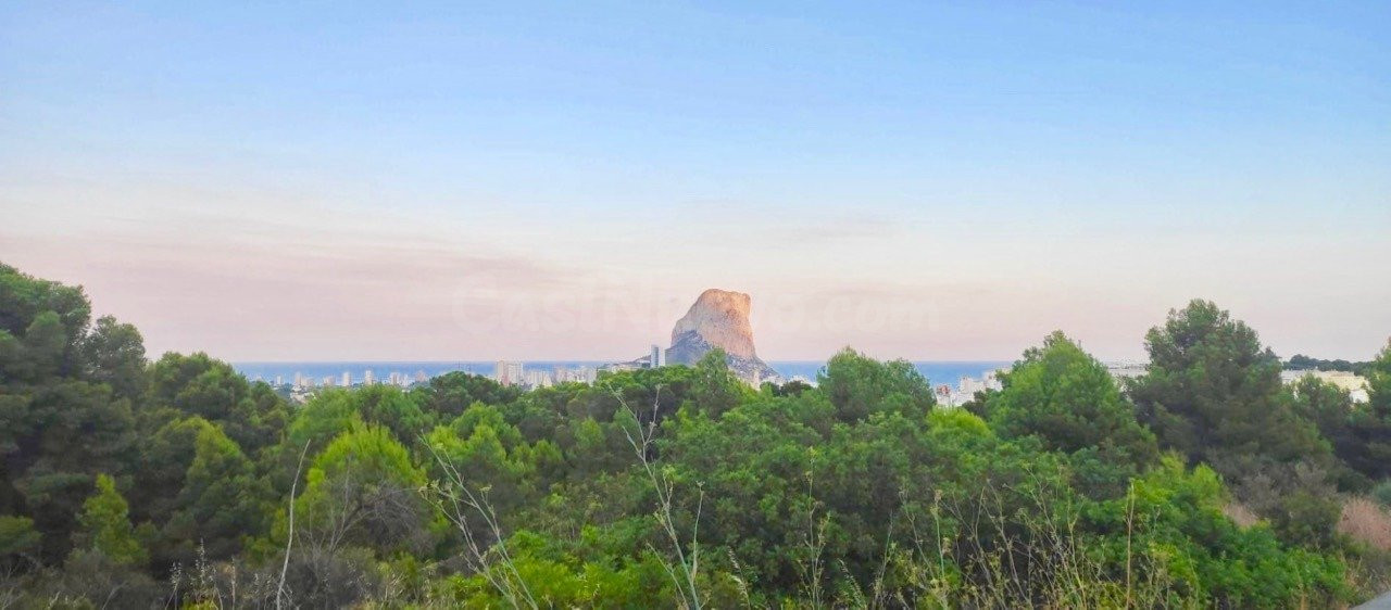 TERRENO URBANO CON VISTAS AL MAR EN CALPE
