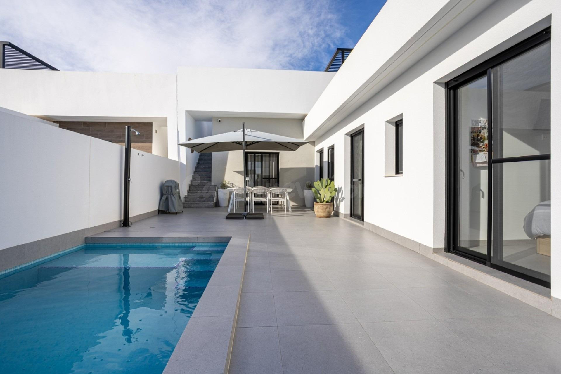 Preciosa villa independiente con piscina privada en Roldán, Murcia.