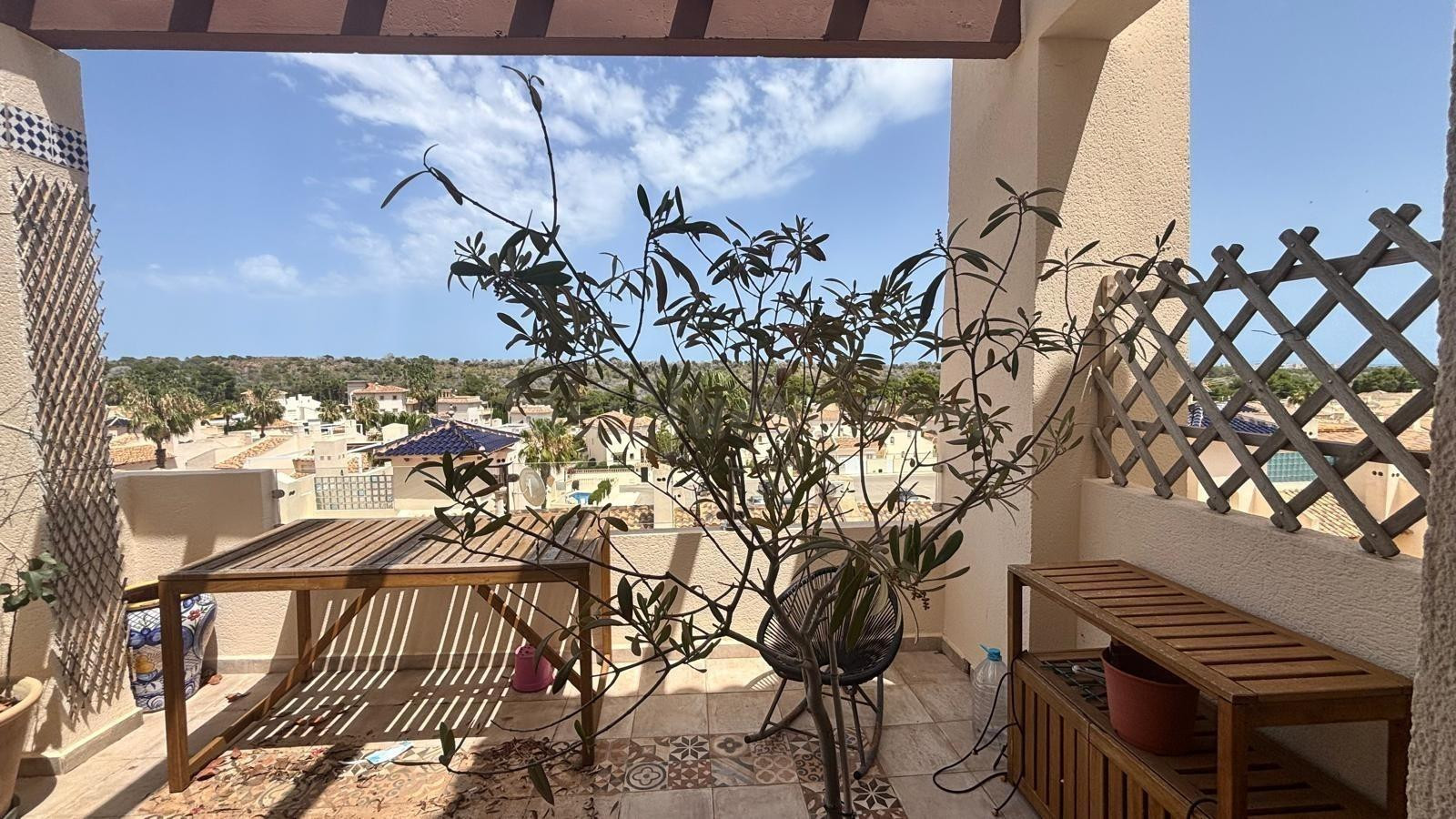 Espacioso apartamento ático-dúplex en la prestigiosa zona junto al reconocido campo de golf Las Ramblas Golf