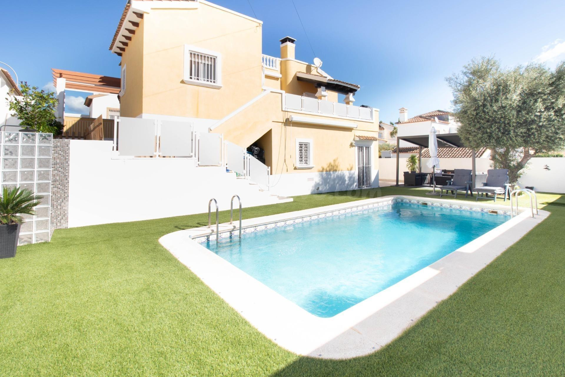 Villa indepediente con piscina privada