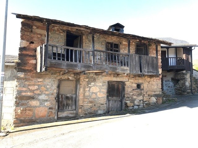 CASA DE PIEDRA A 15 MINUTOS DE LAS MEDULAS