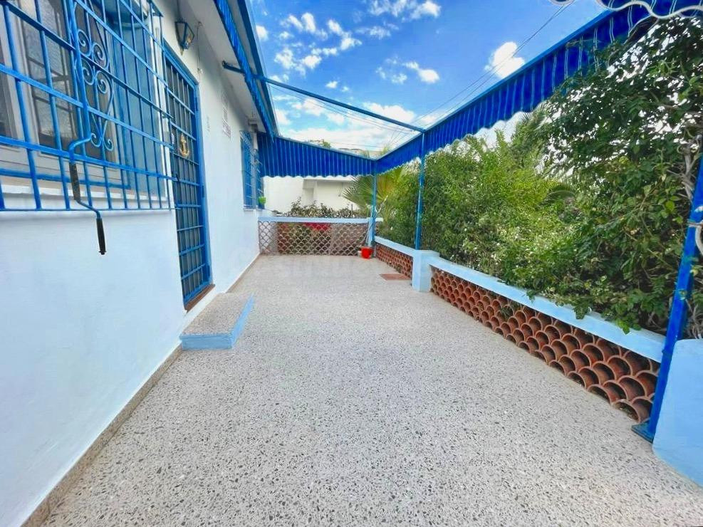 BONITA CASA INDEPENDIENTE CON TERRENO EN BENIDORM